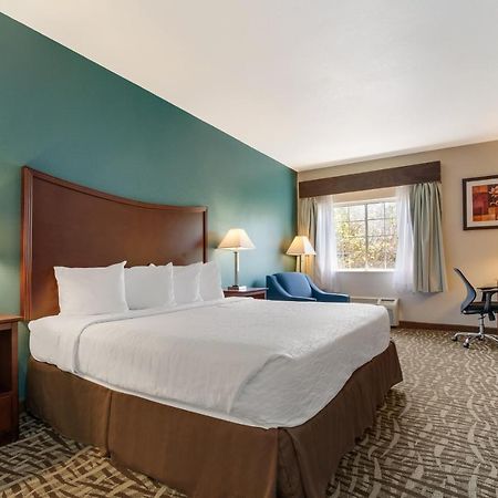 Surestay Plus Hotel By Best Western Topeka Dış mekan fotoğraf