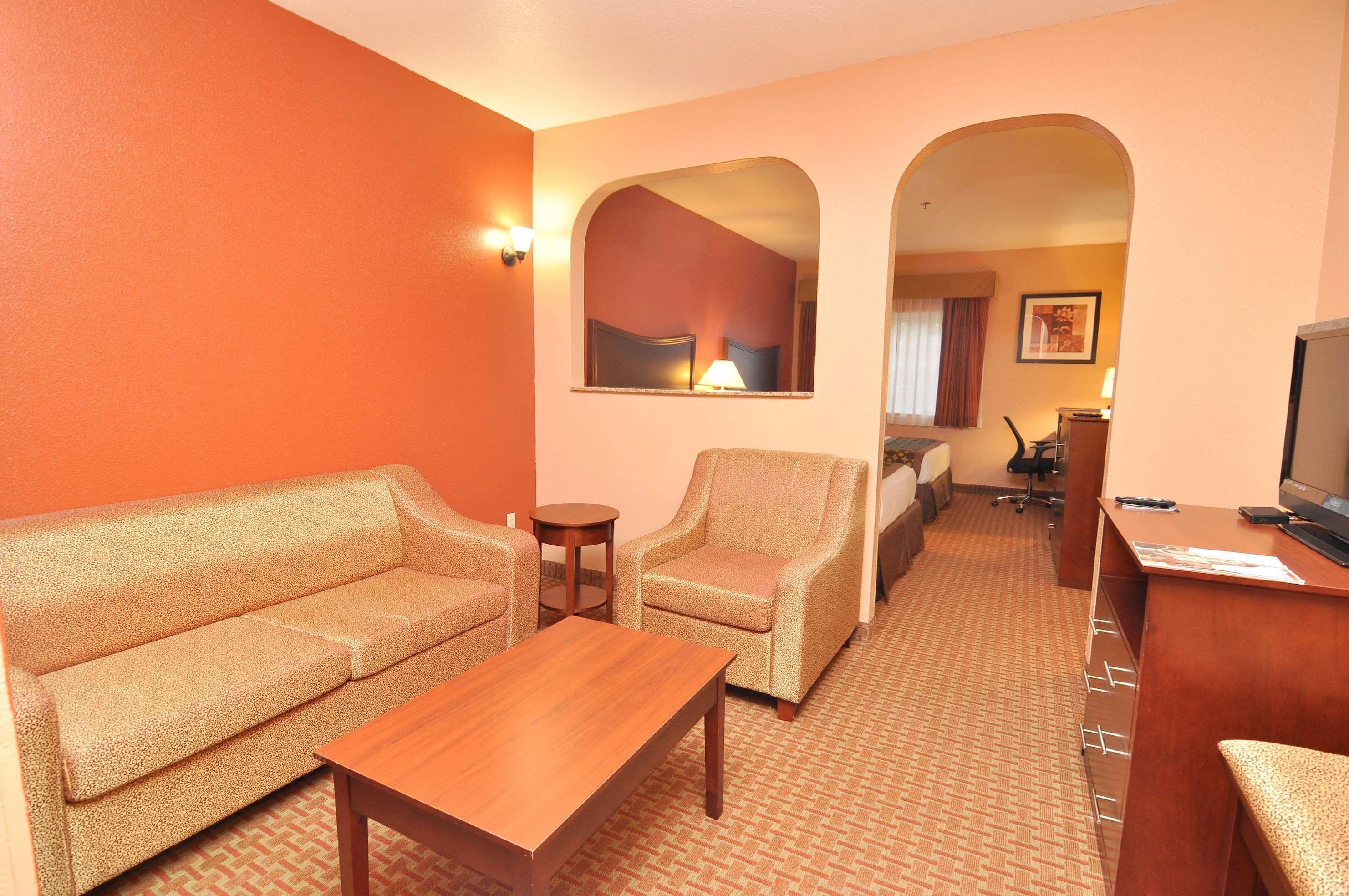 Surestay Plus Hotel By Best Western Topeka Dış mekan fotoğraf
