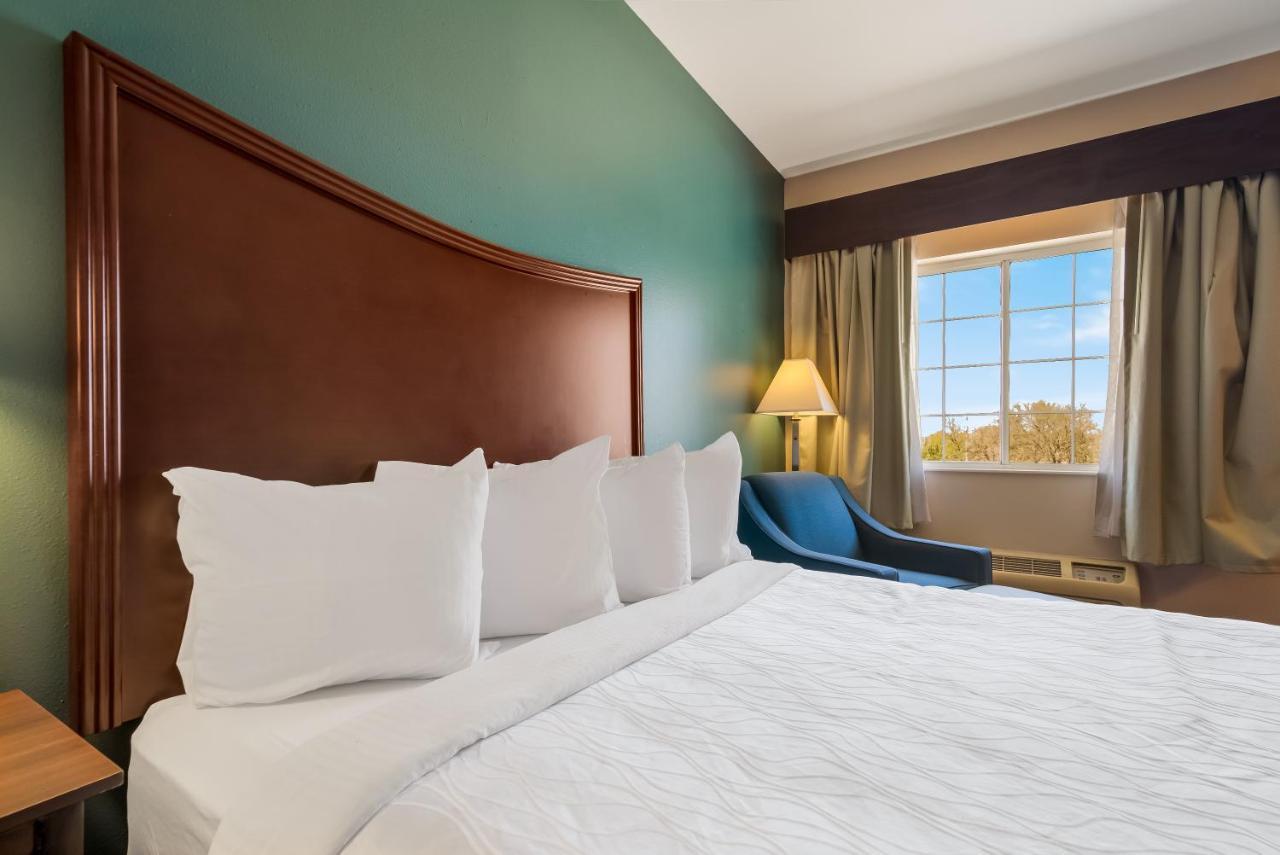 Surestay Plus Hotel By Best Western Topeka Dış mekan fotoğraf