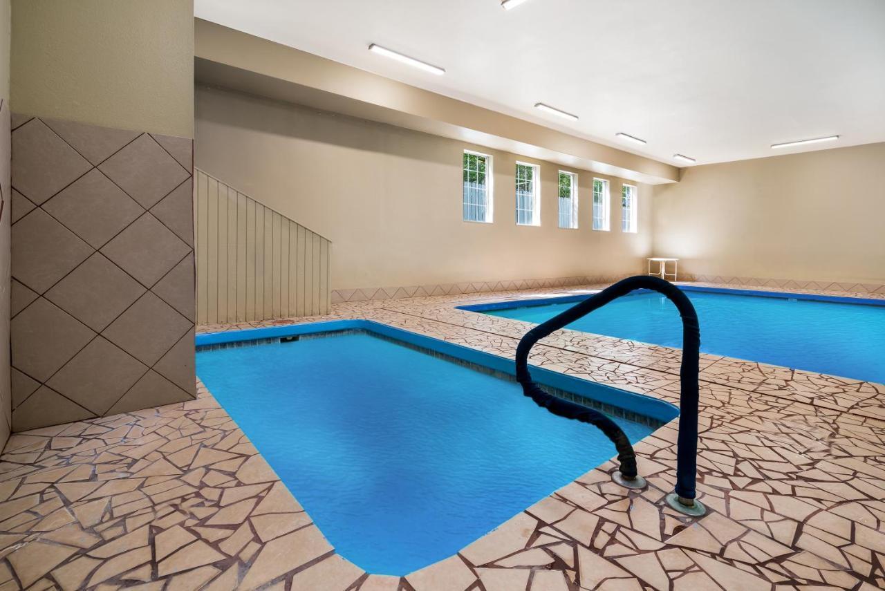 Surestay Plus Hotel By Best Western Topeka Dış mekan fotoğraf