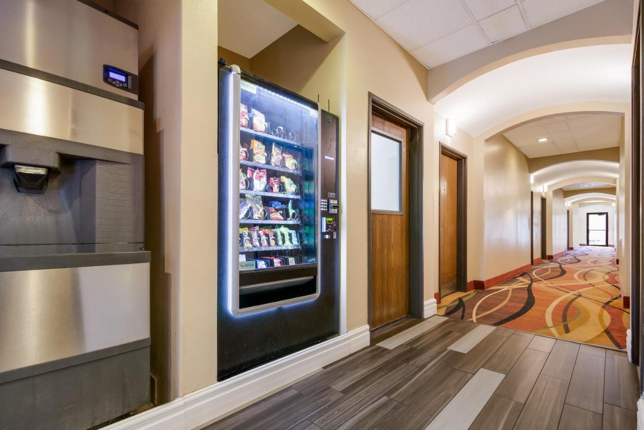 Surestay Plus Hotel By Best Western Topeka Dış mekan fotoğraf