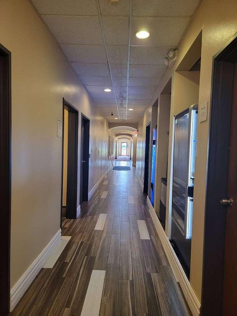 Surestay Plus Hotel By Best Western Topeka Konforlar fotoğraf