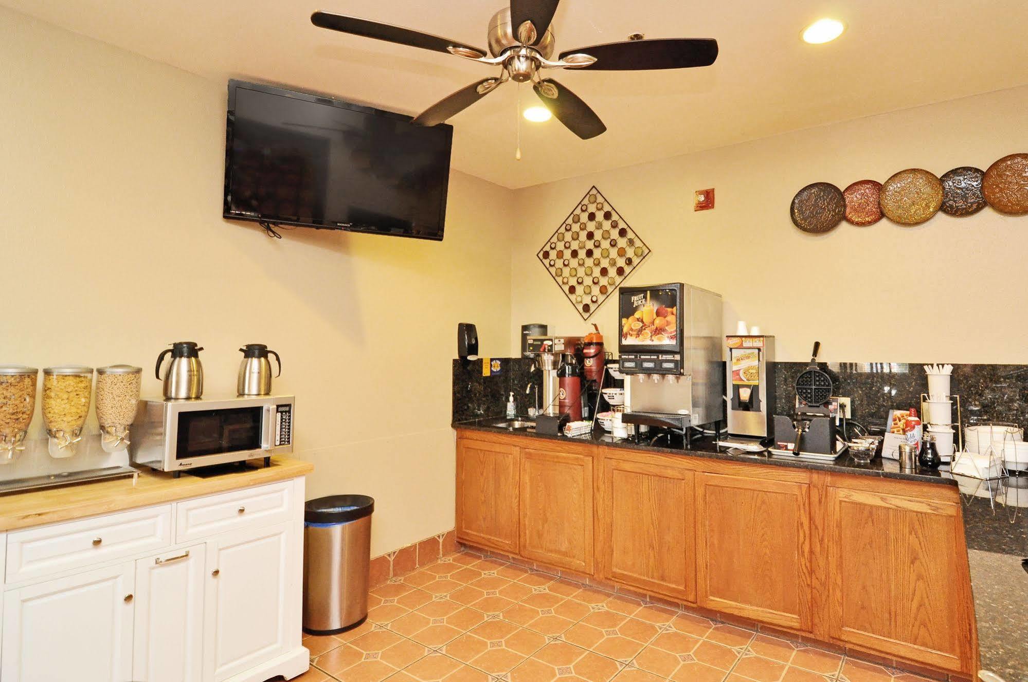 Surestay Plus Hotel By Best Western Topeka Dış mekan fotoğraf