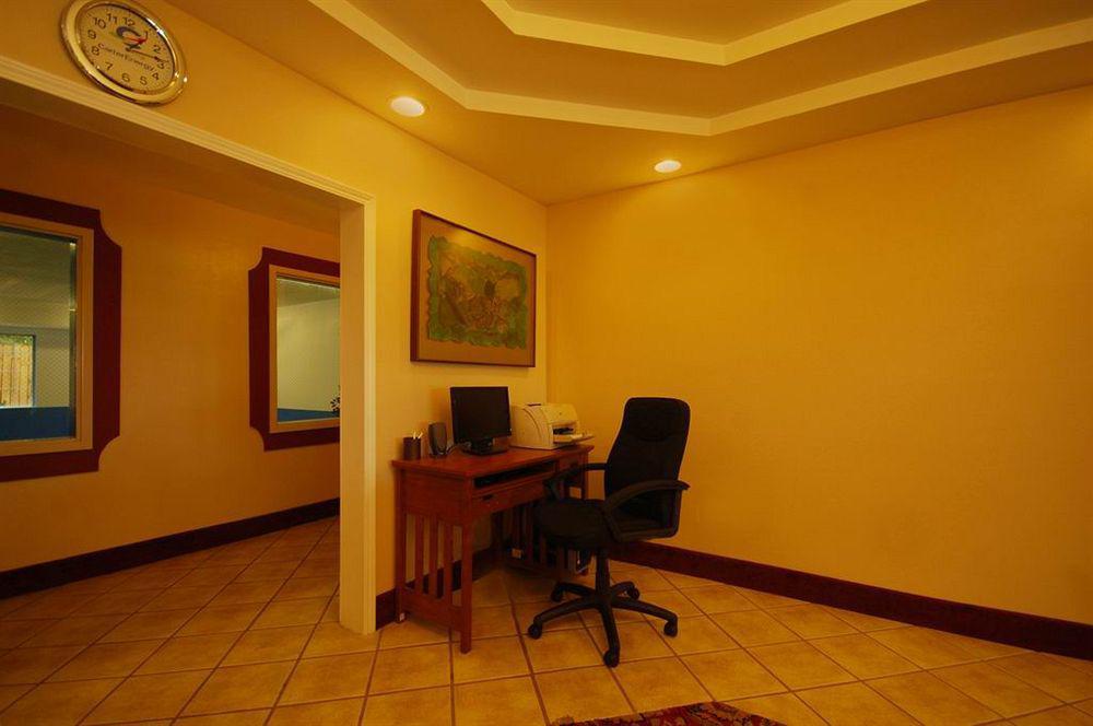Surestay Plus Hotel By Best Western Topeka Konforlar fotoğraf